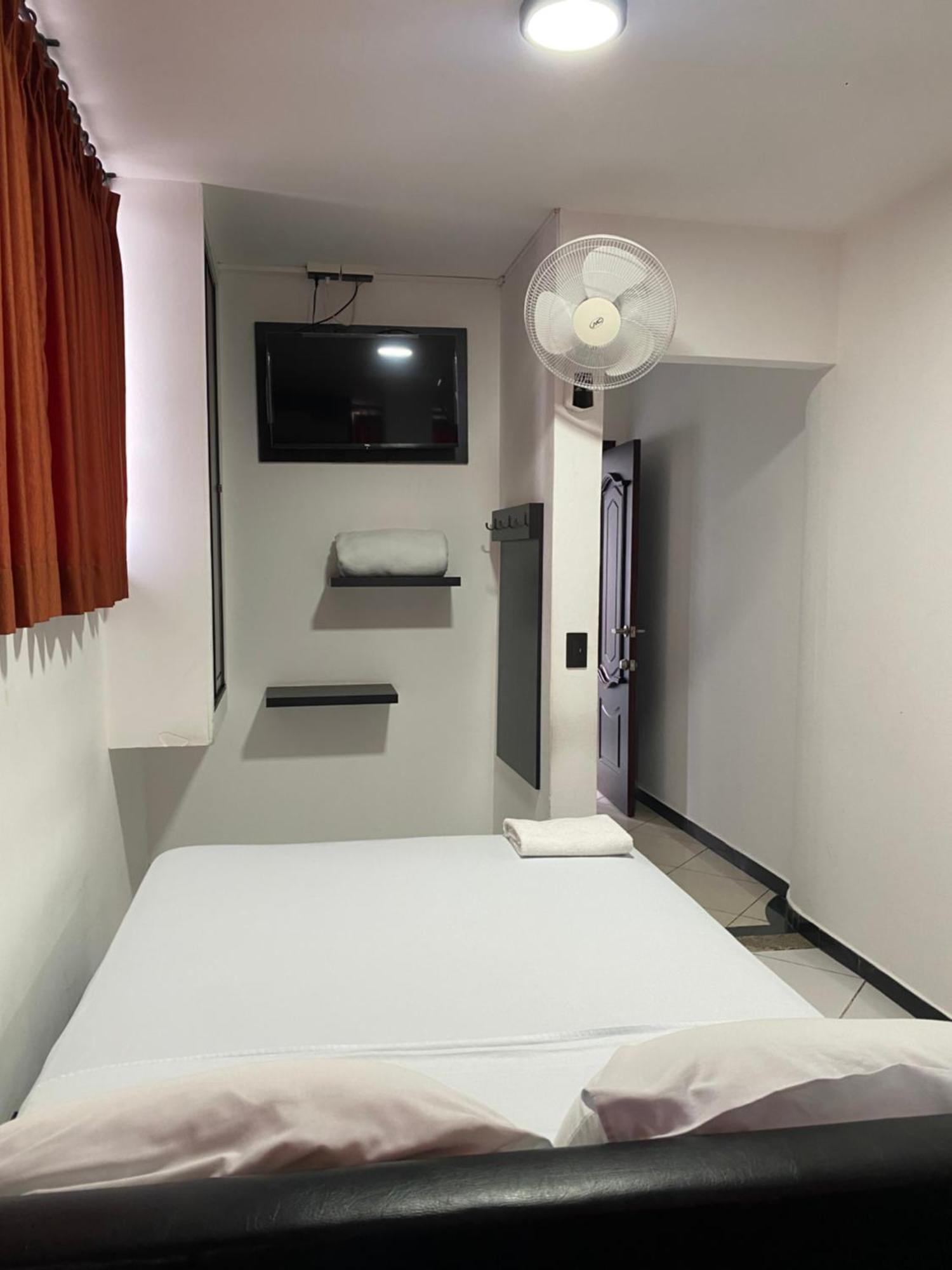 Bryss Hotel Santo Domingo de los Colorados Buitenkant foto